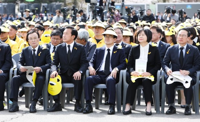 지난 16일 열린 세월호 참사 5주기에 참석학 각 정당 대표